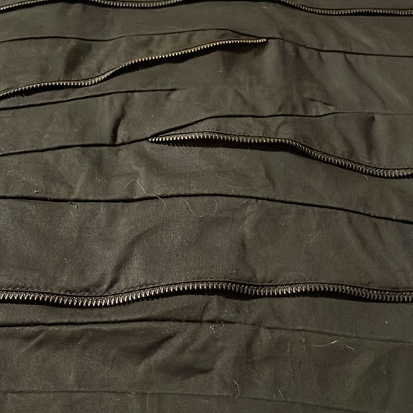 Black skirt with zipper layers - Picture 4 of 4